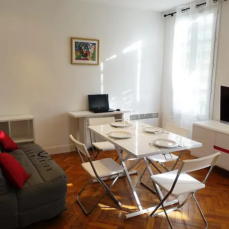 L'esplanade Apartment *